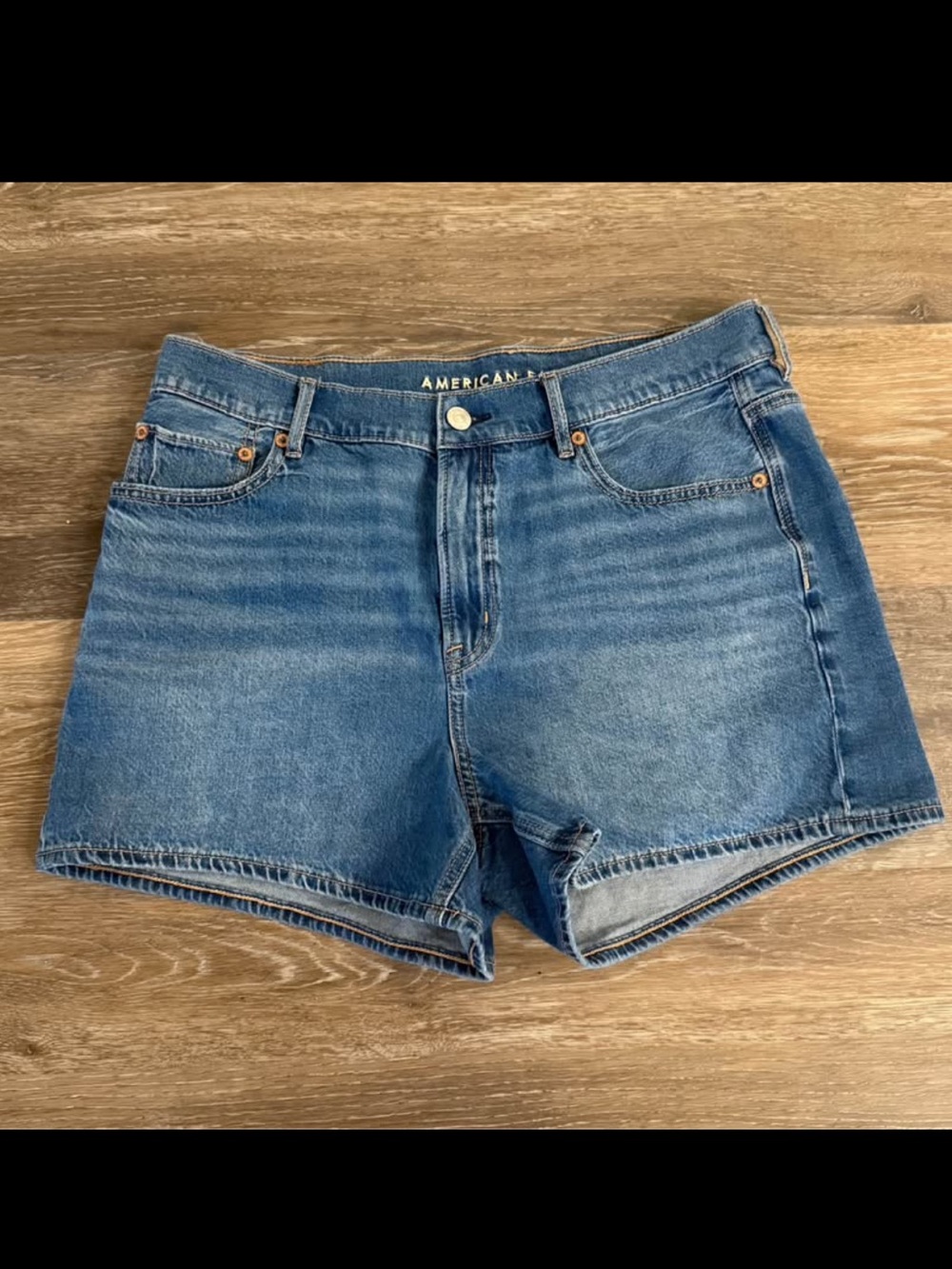 American Eagle strigid super high waisted relaxed denim shorts size 10